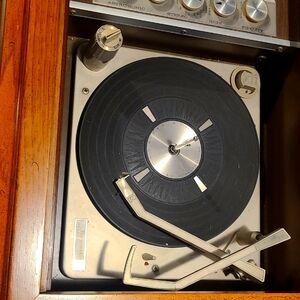 Magnavox record player